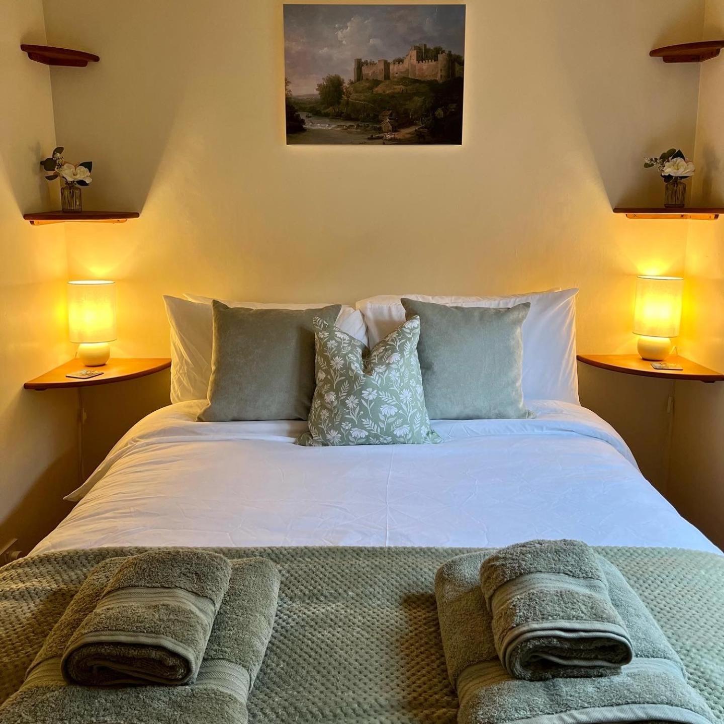 Frog Cottage, - A Charming Townhouse For 4 *